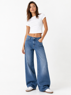Relaxed Wide-Leg Jeans