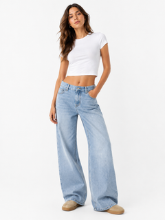 Relaxed Wide-Leg Jeans